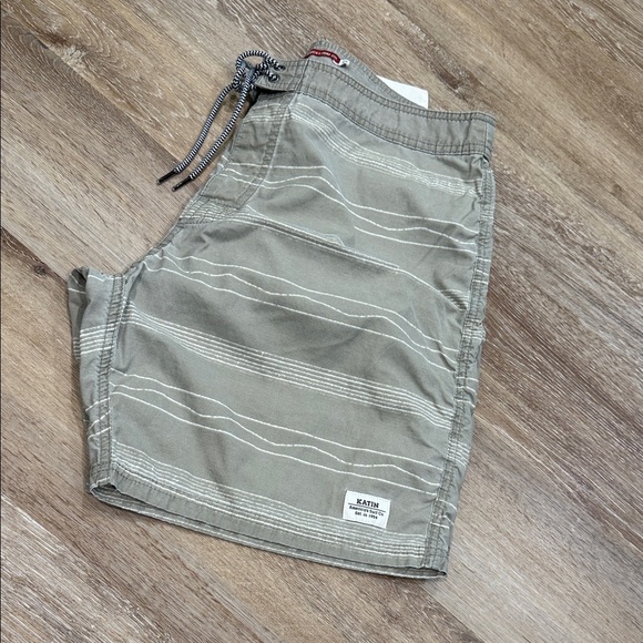 KATIN América’s Surf Co. Size 33 Waterfall Drawstring Botton Green  Board Shorts - Picture 1 of 10